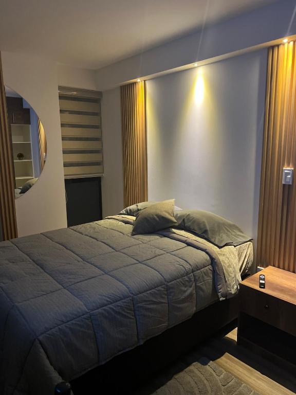 Llit o llits en una habitació de Cómodo y confortable Estudio