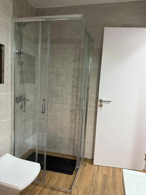 A bathroom at Divčibarski pogledi