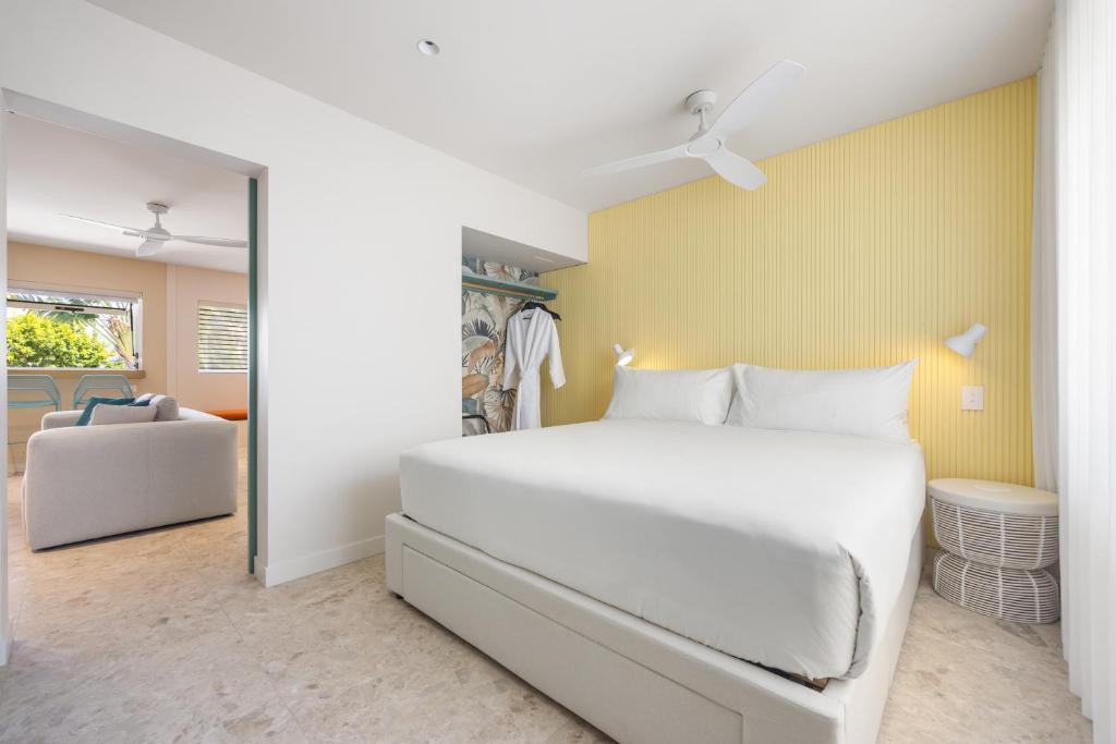 Postel nebo postele na pokoji v ubytování The Shores Miami