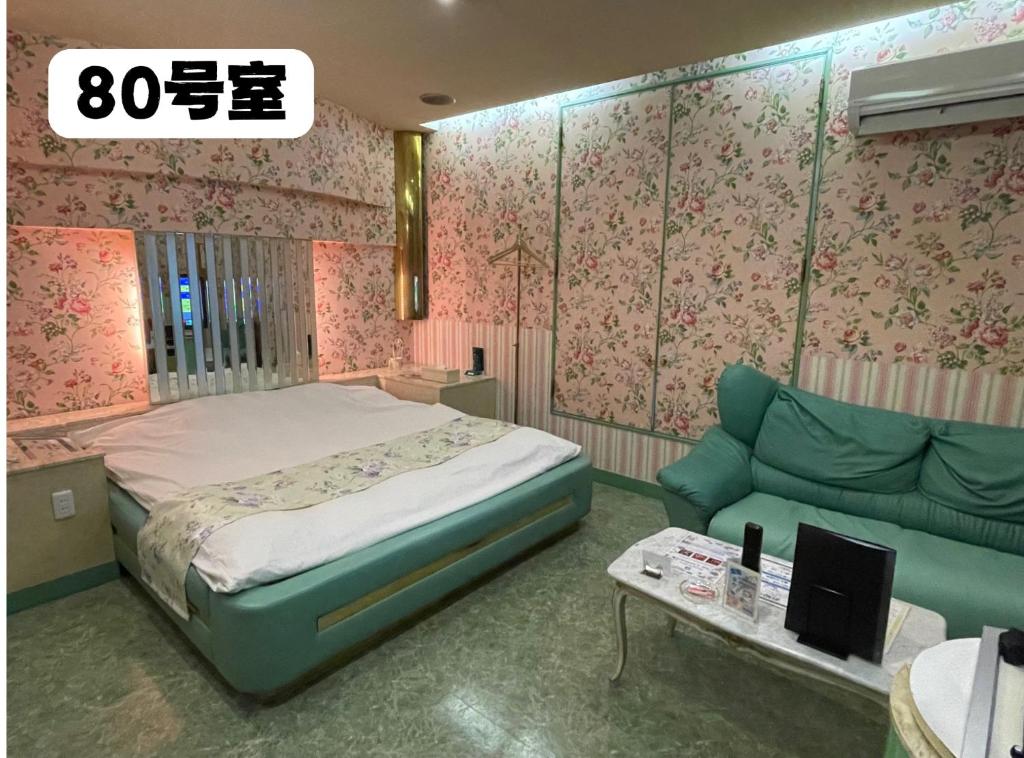Postel nebo postele na pokoji v ubytování 大人専用ホテルイエスタディ