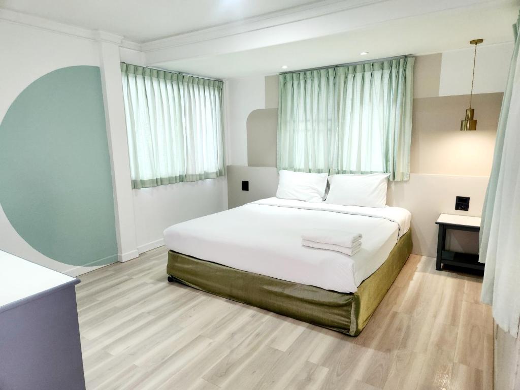 SEATEL Phuket, Patong Beach