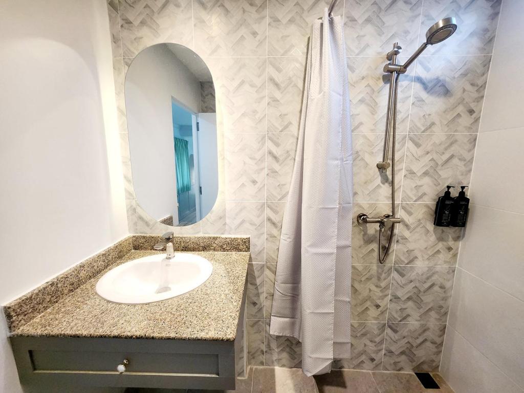 SEATEL Phuket, Patong Beach - Resim 12