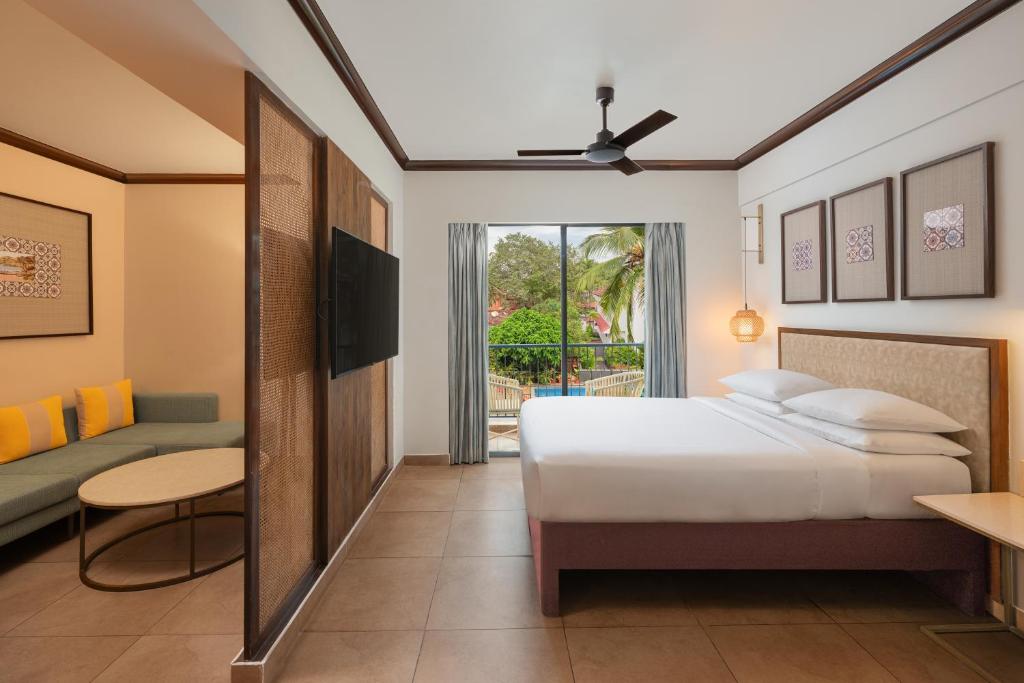 Postel nebo postele na pokoji v ubytování Fairfield by Marriott Goa Anjuna