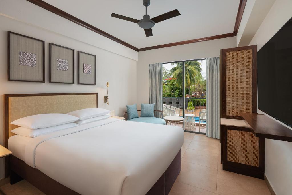Postel nebo postele na pokoji v ubytování Fairfield by Marriott Goa Anjuna