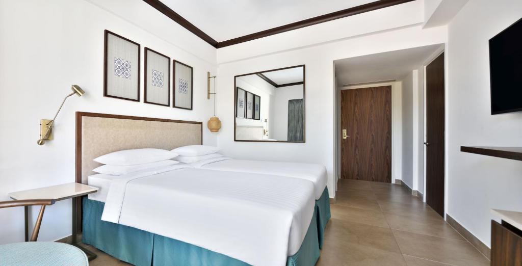 Postel nebo postele na pokoji v ubytování Fairfield by Marriott Goa Anjuna