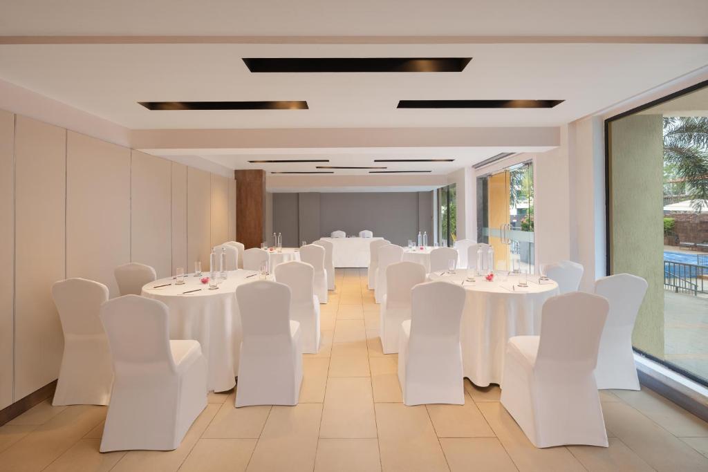 Restaurace v ubytování Fairfield by Marriott Goa Anjuna