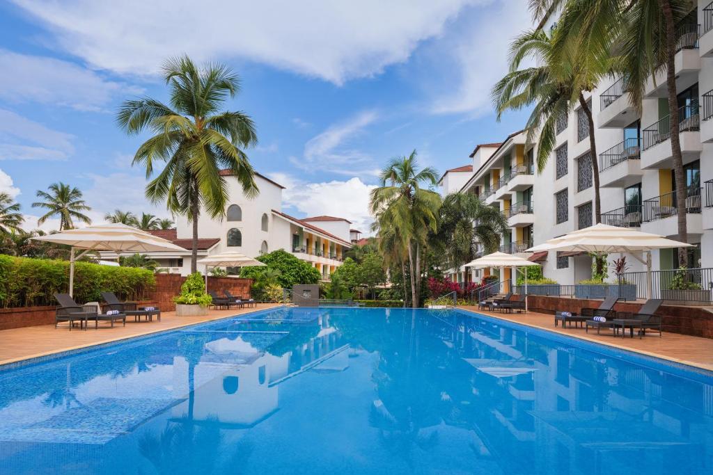 Bazén v ubytování Fairfield by Marriott Goa Anjuna nebo v jeho okolí