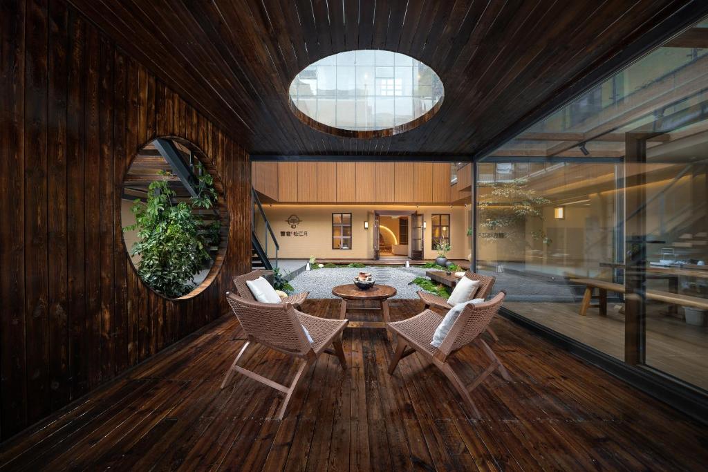 Posezení v ubytování Xueting Songjiangyue Hidden Courtyard Hotel