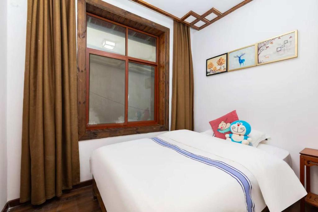 Postel nebo postele na pokoji v ubytování Hotel California Zhangjiajie