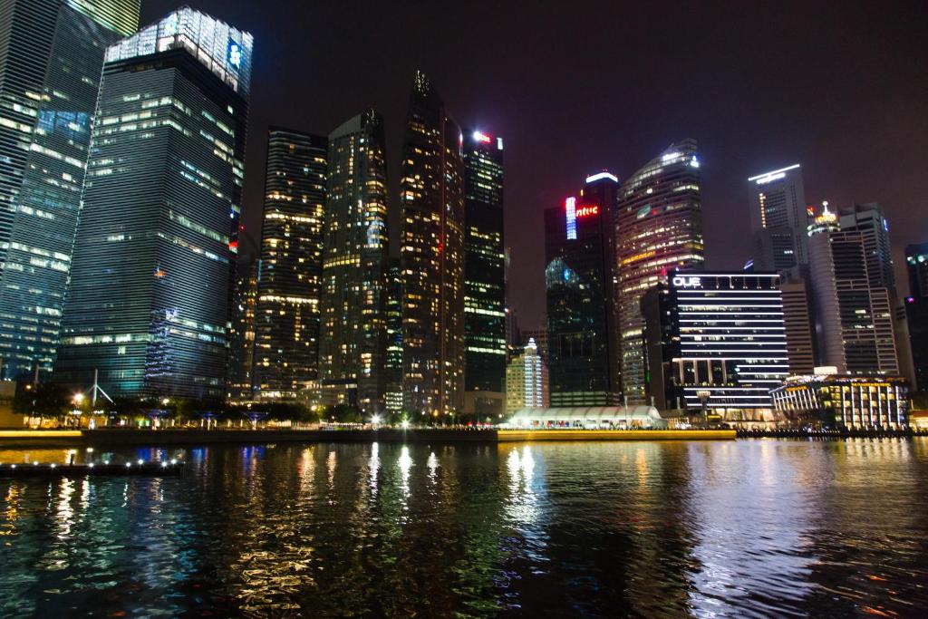 Nespecifikovaný výhled na destinaci Singapur nebo výhled na město při pohledu z hotelu