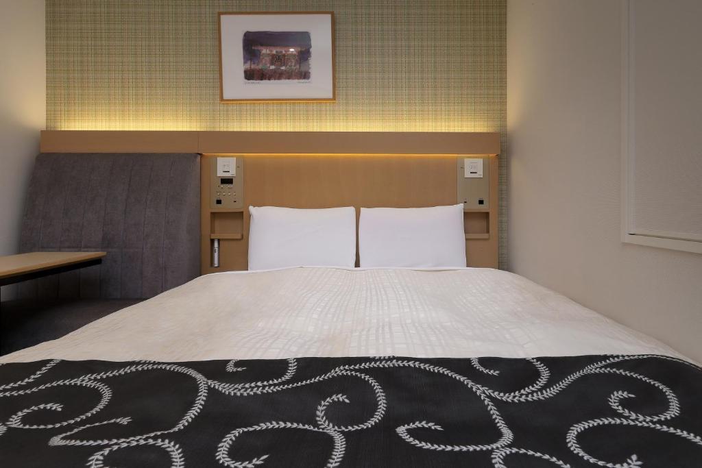 Postel nebo postele na pokoji v ubytování Keio Presso Inn Nihonbashi Kayabacho