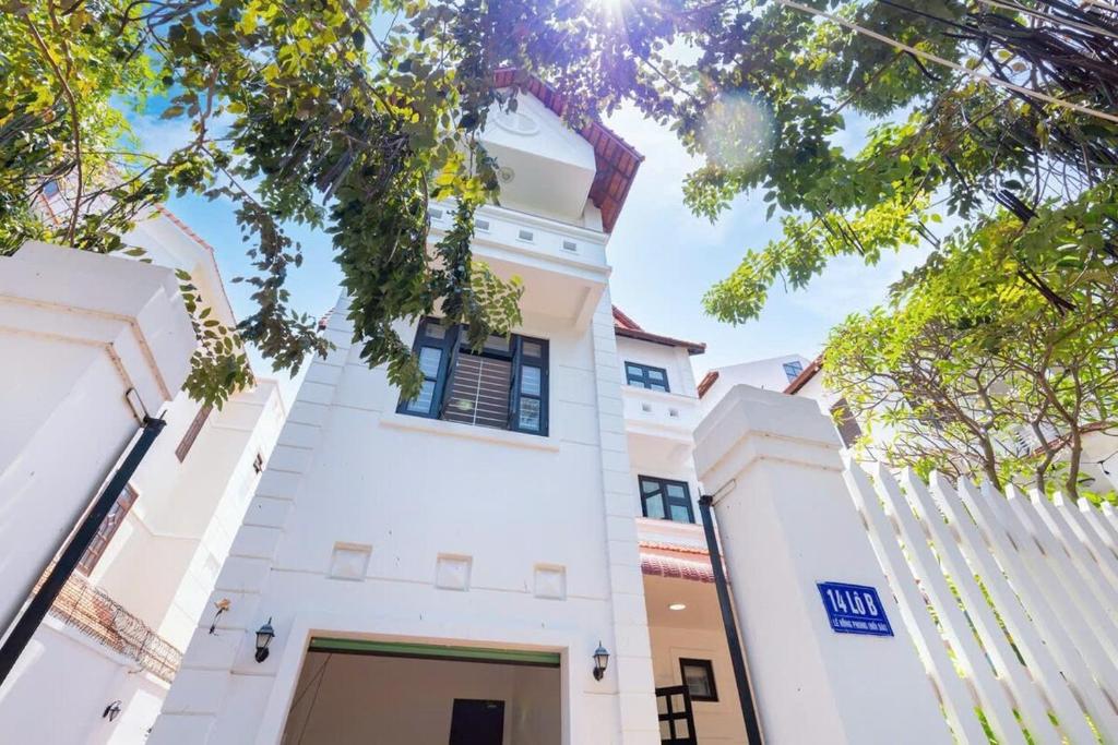 Budova, kde se vila nachází