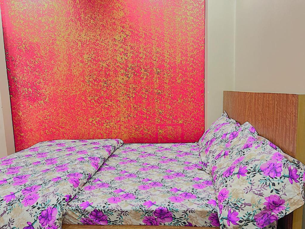Postel nebo postele na pokoji v ubytování Hotel Maidi Khadgadevi