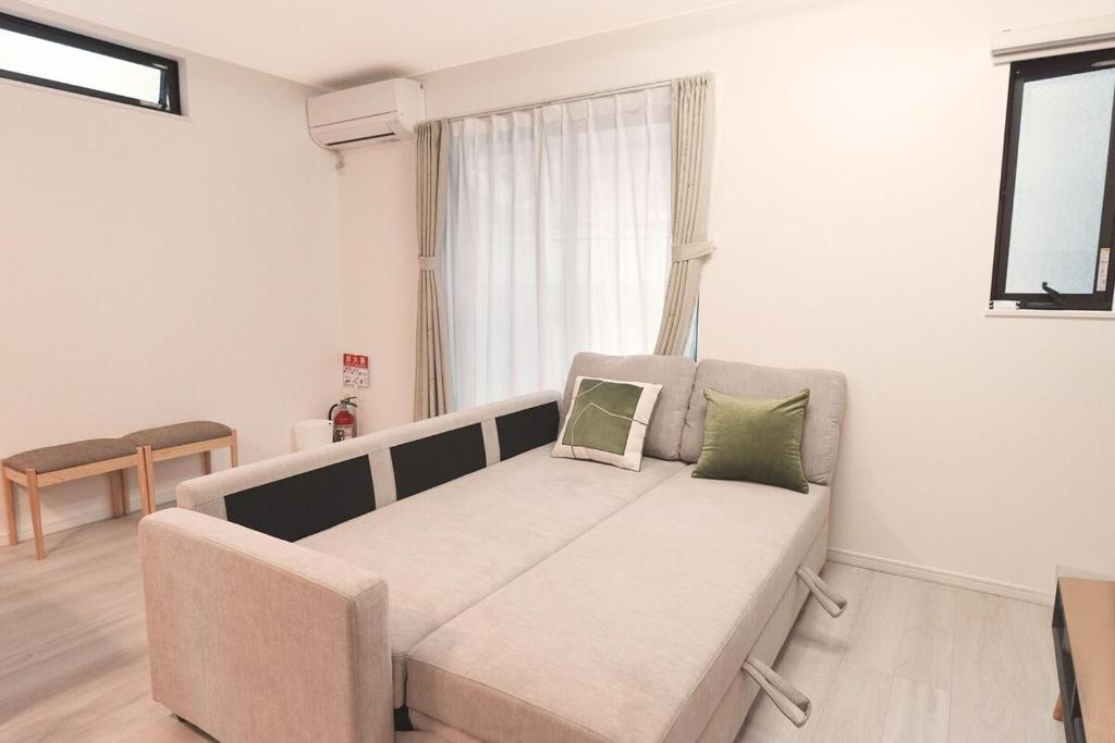 Direct to Namba, Umeda ,Airport! New house!3mins to subway!