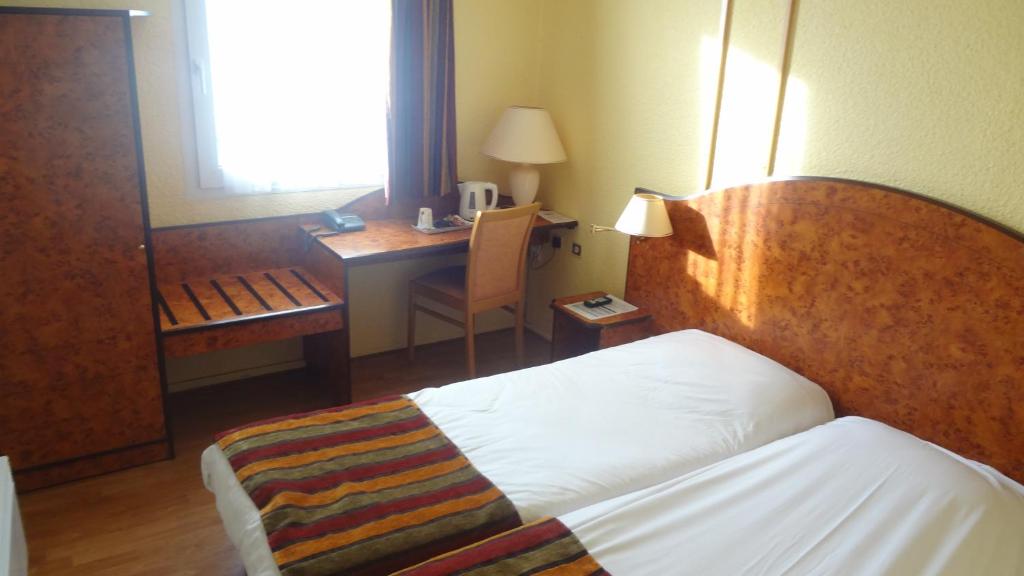 Postel nebo postele na pokoji v ubytování Logis Cottage Hôtel