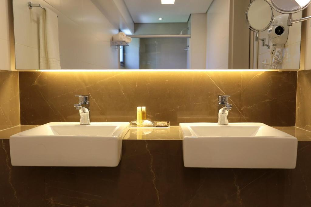  Oasis Plaza Hotel
