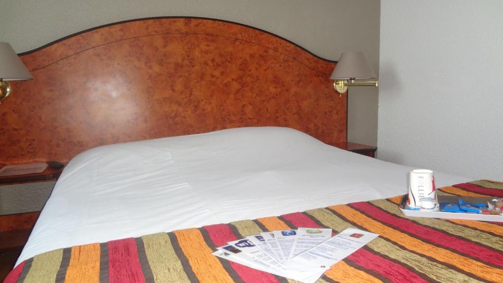 Postel nebo postele na pokoji v ubytování Logis Cottage Hôtel