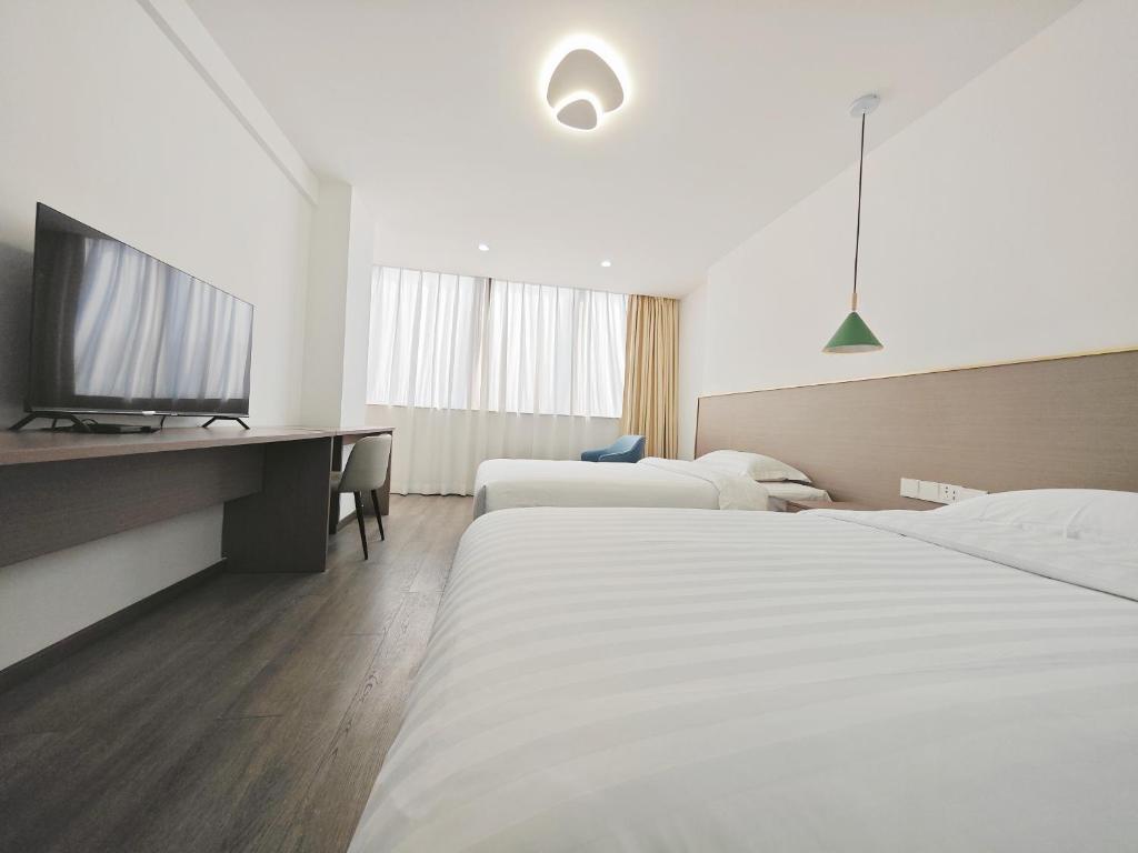 Postel nebo postele na pokoji v ubytování Shenzhen Xinghua Hotel