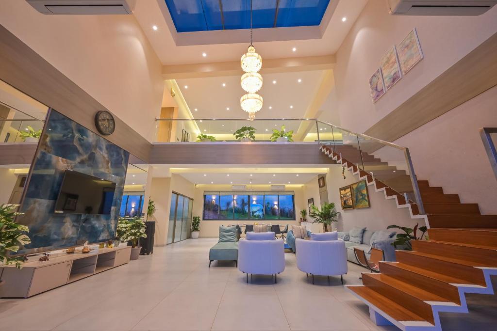 Fotografie z fotogalerie ubytování SaffronStays Lord's Pavilion v destinaci Malavli
