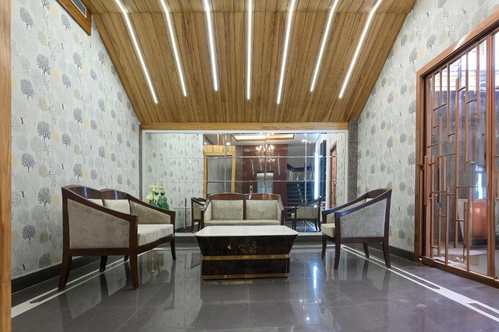 Posezení v ubytování Leela Residency