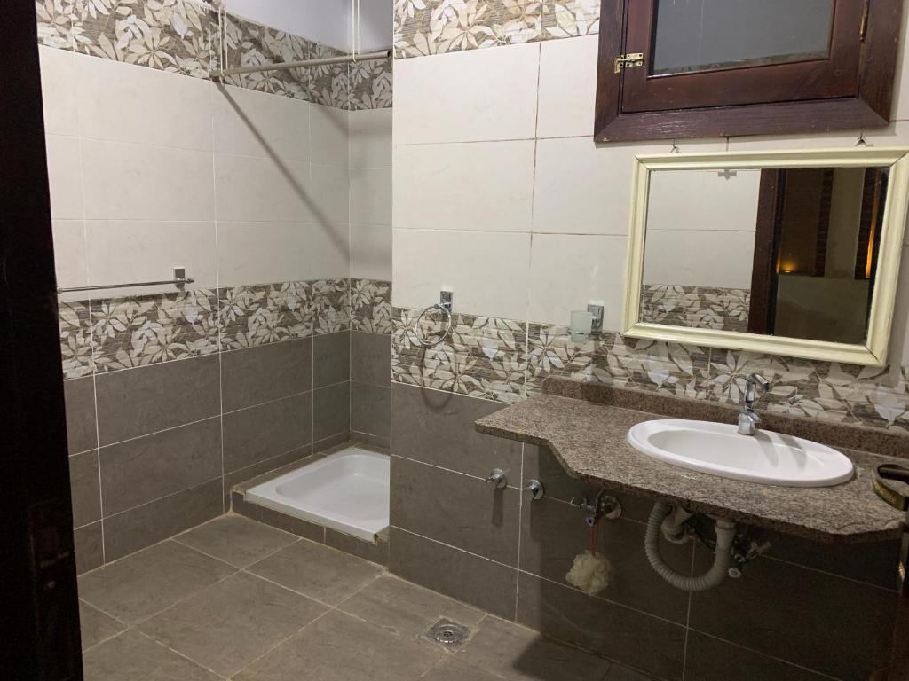 Koupelna v ubytování Sheherazade Hotel Nile Villa