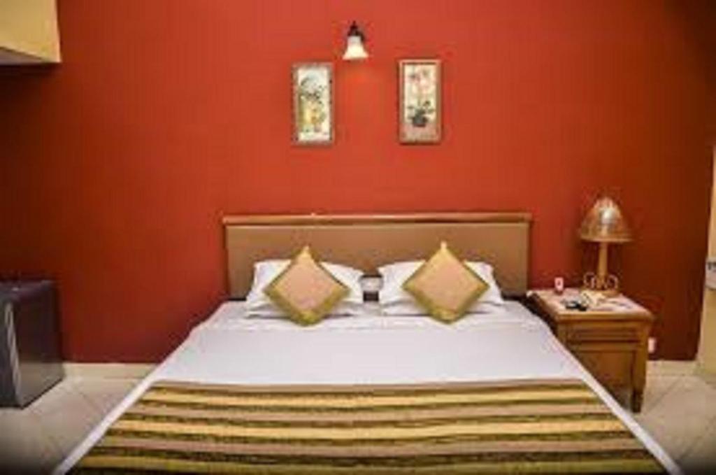 Postel nebo postele na pokoji v ubytování SAHAY VILLA RESORT