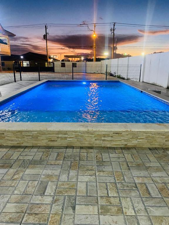 Bazén v ubytování Alladin suites hospitality service nebo v jeho okolí