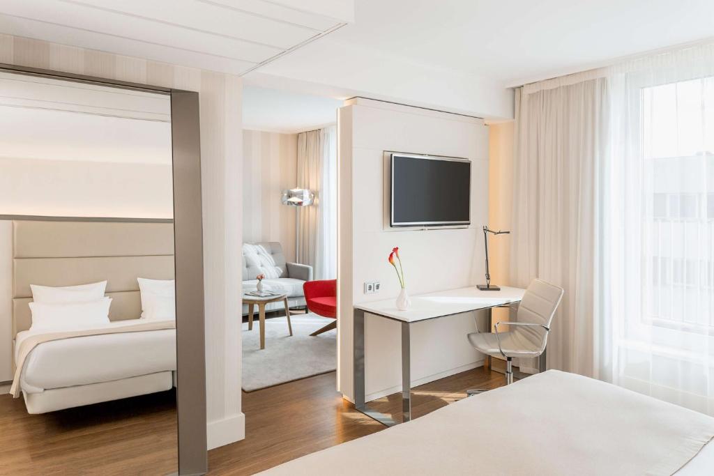 NH Collection Berlin Mitte am Checkpoint Charlie - Resim 15