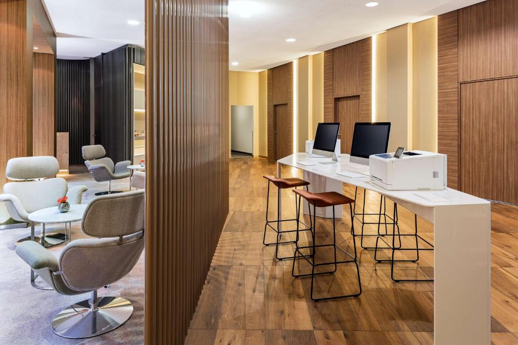 NH Collection Berlin Mitte am Checkpoint Charlie - Resim 27