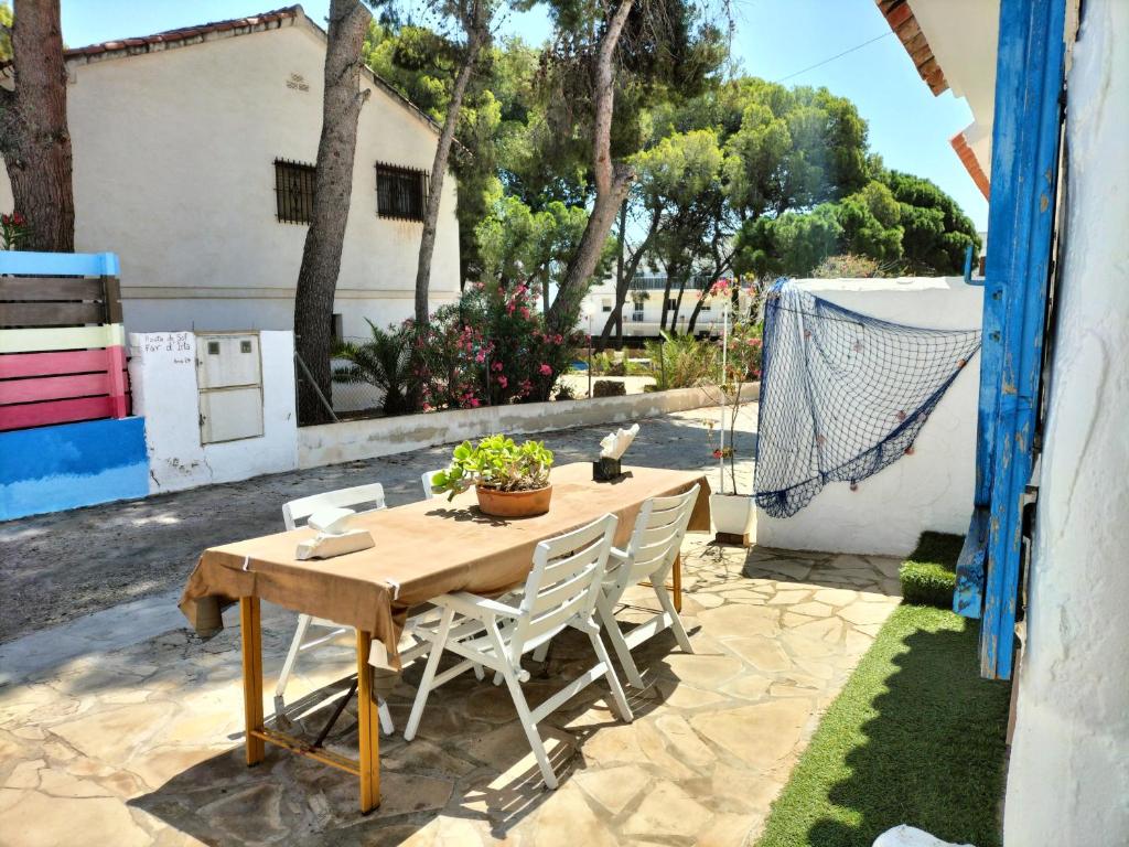 a wooden table and chairs on a patio at CASA MARINERA ALCOSSEBRE in Alcossebre