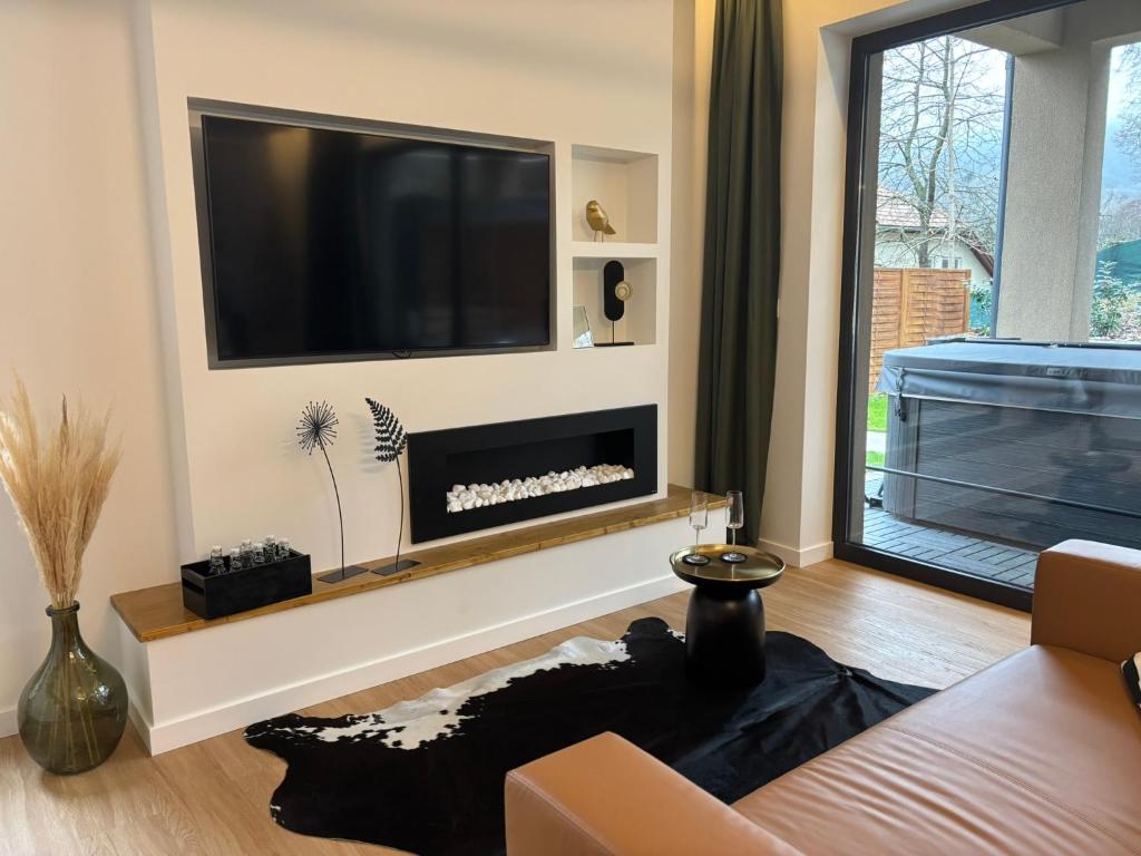 TV a/nebo společenská místnost v ubytování Hello Pilis Apartments
