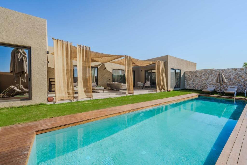 Bazén v ubytování Fethiye Kargı'da Lüks Villa Silence 2 nebo v jeho okolí