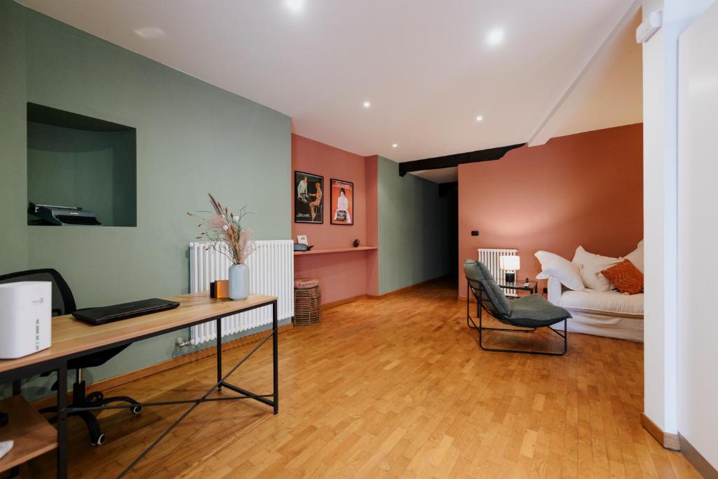 an office with a desk and a living room at Ivrea Centro storico, 300m dal castello in Ivrea