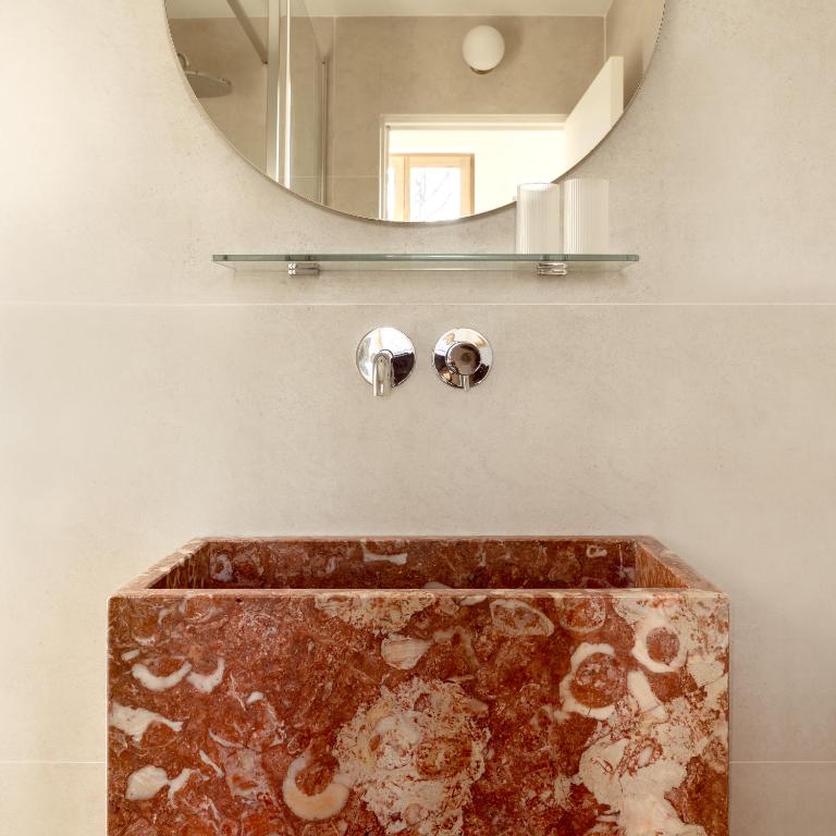 Elysée Montmartre Hotel - 11