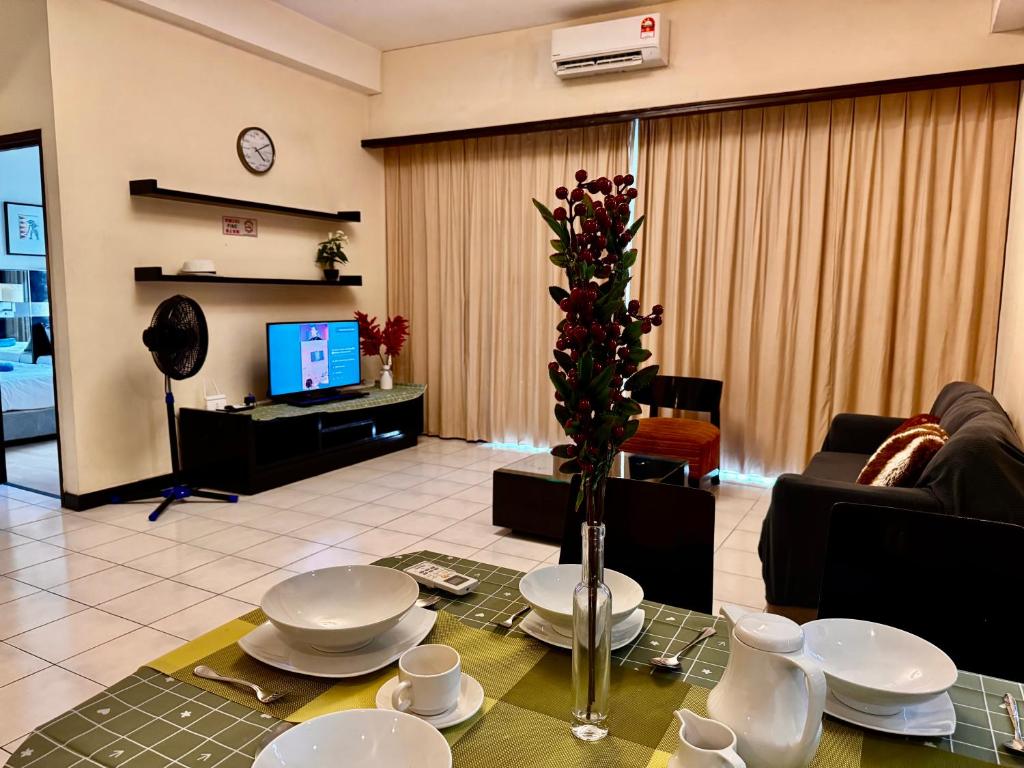 Televisyen dan/atau pusat hiburan di 1211 Seri Bukit Ceylon KLCC 5 minutes to Alor Street Pavilion Bukit Bintang 2R2B 8Pax