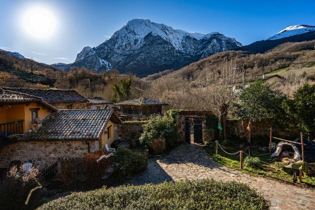Casas rurales Valle de Bueida, jacuzzi solo en las casas el El Palacio y Viscárcel - Twee Slaapkamers Met Hydromassage