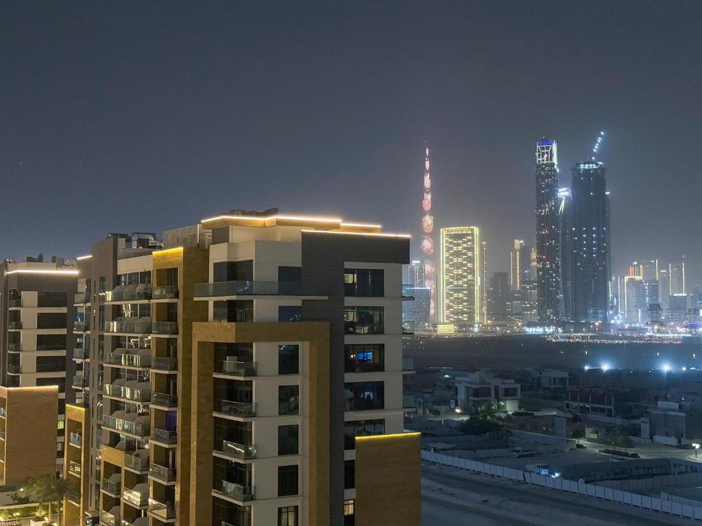 迪拜Stylish 3BR Apartment with Burj Khalifa & Pool Views的相册照片