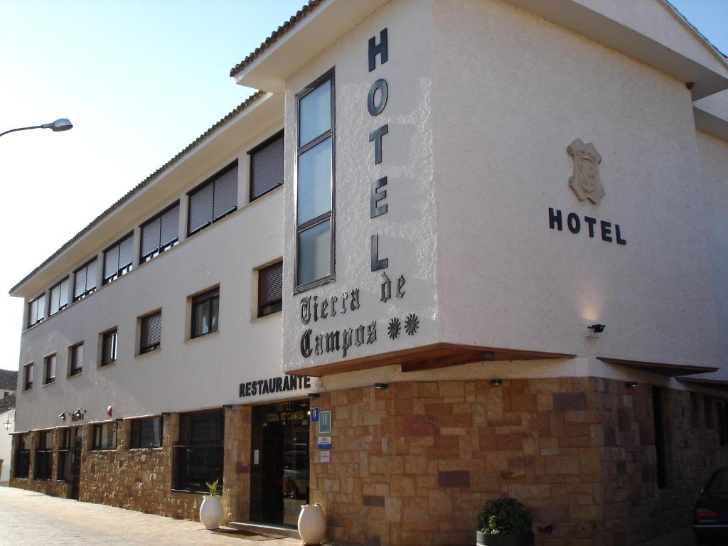 a hotel with a sign on the side of it at Tierra de Campos in Osorno