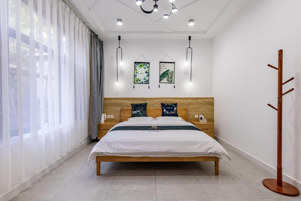 Ein Bett oder Betten in einem Zimmer der Unterkunft Mutianyu Great Wall Jingshan First House Boutique B&B