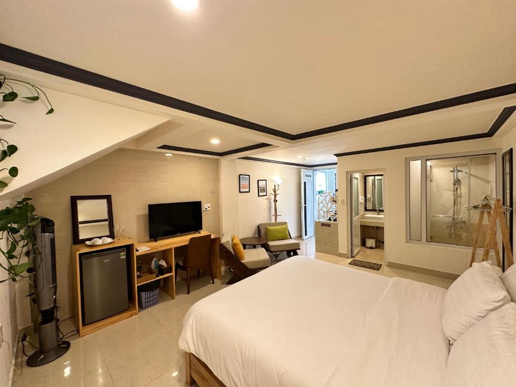 TV/trung tâm giải trí tại CozyNook Boutique Apartments - 3 thang 2 Street
