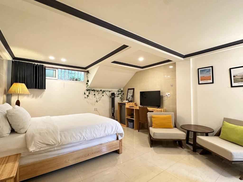 TV/trung tâm giải trí tại CozyNook Boutique Apartments - 3 thang 2 Street