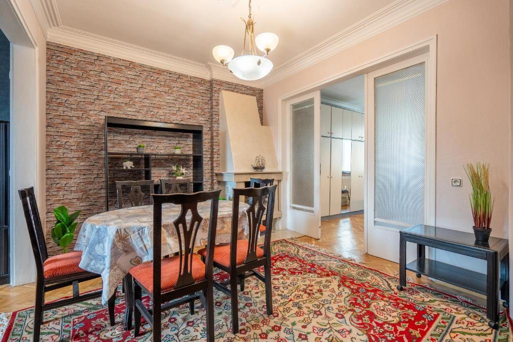 Fotografie z fotogalerie ubytování 2BDR Retro Coziness v Sofii