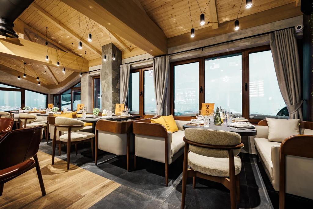 Posezení v ubytování Hotel Sedlo - Golija