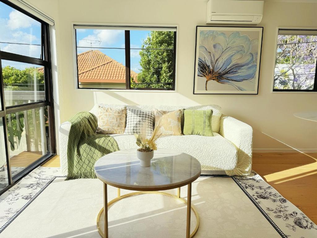 Posezení v ubytování The Luxe Hidden Gem Villa in Auckland Heart - 3 Bedrooms near Newmarket WestfieldMall