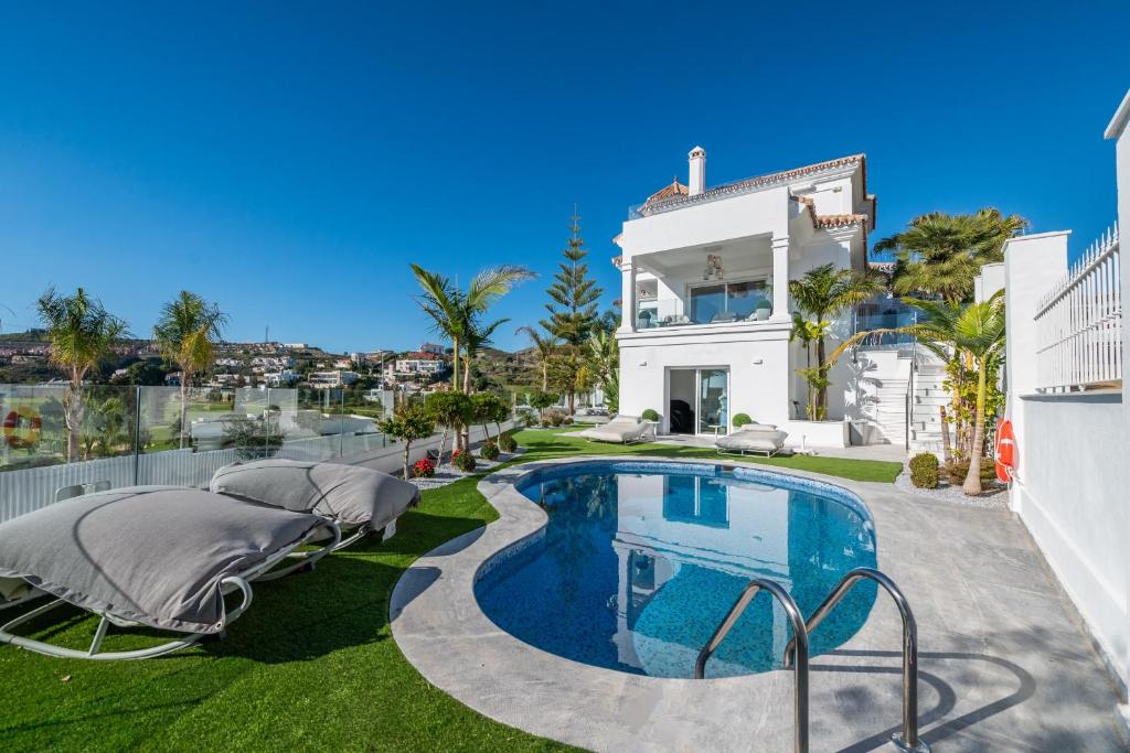 All About Villa Estrella de Oro