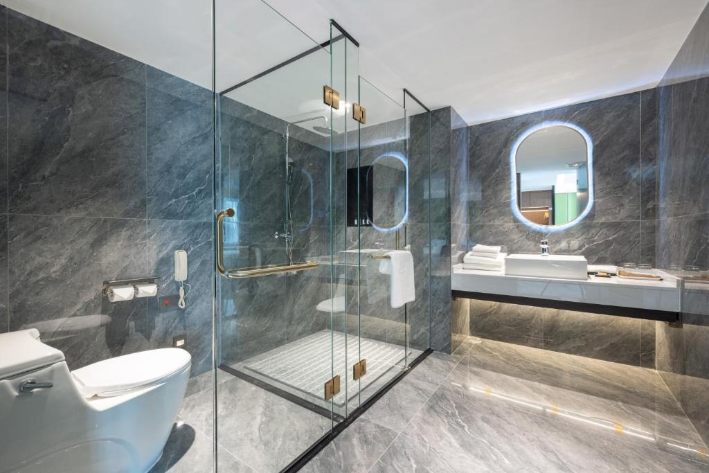 Koupelna v ubytování Sanyu Hotel