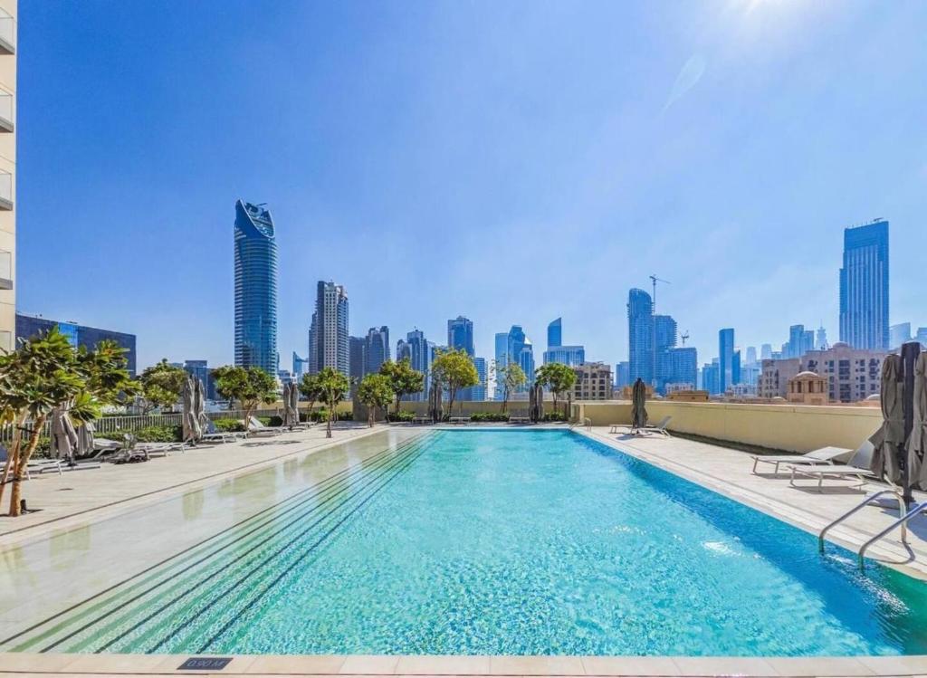 Πισίνα στο ή κοντά στο Burj Royale Condo, Close to Dubai Mall & Attractions