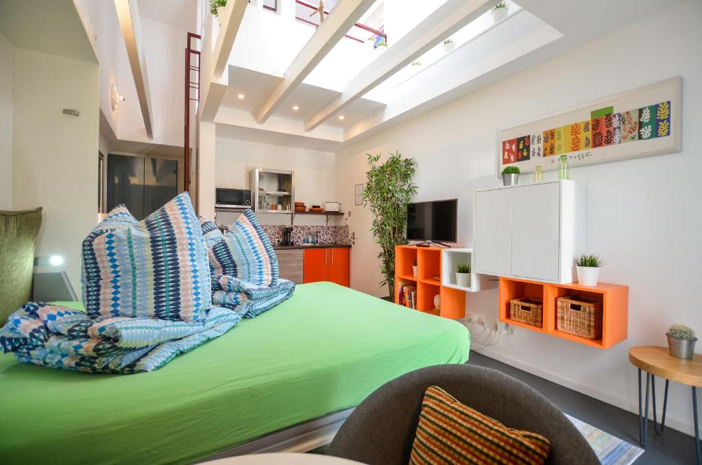 
Apartment with Balcony
