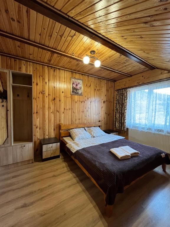 Postel nebo postele na pokoji v ubytování Котеджі Мелодія Карпат