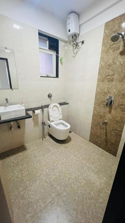 Koupelna v ubytování Luna Spaces- Near Mumbai International Airport